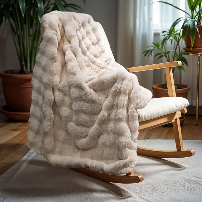 Pledd Pom Rabbit Fur Sand